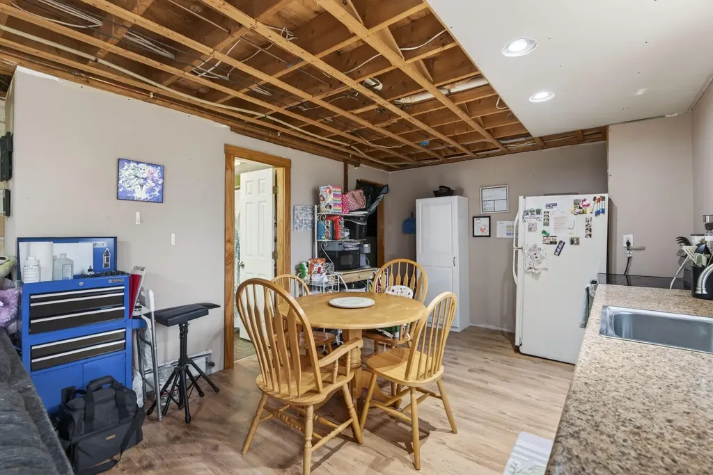 8 Colina Drive Raymond ME 04071