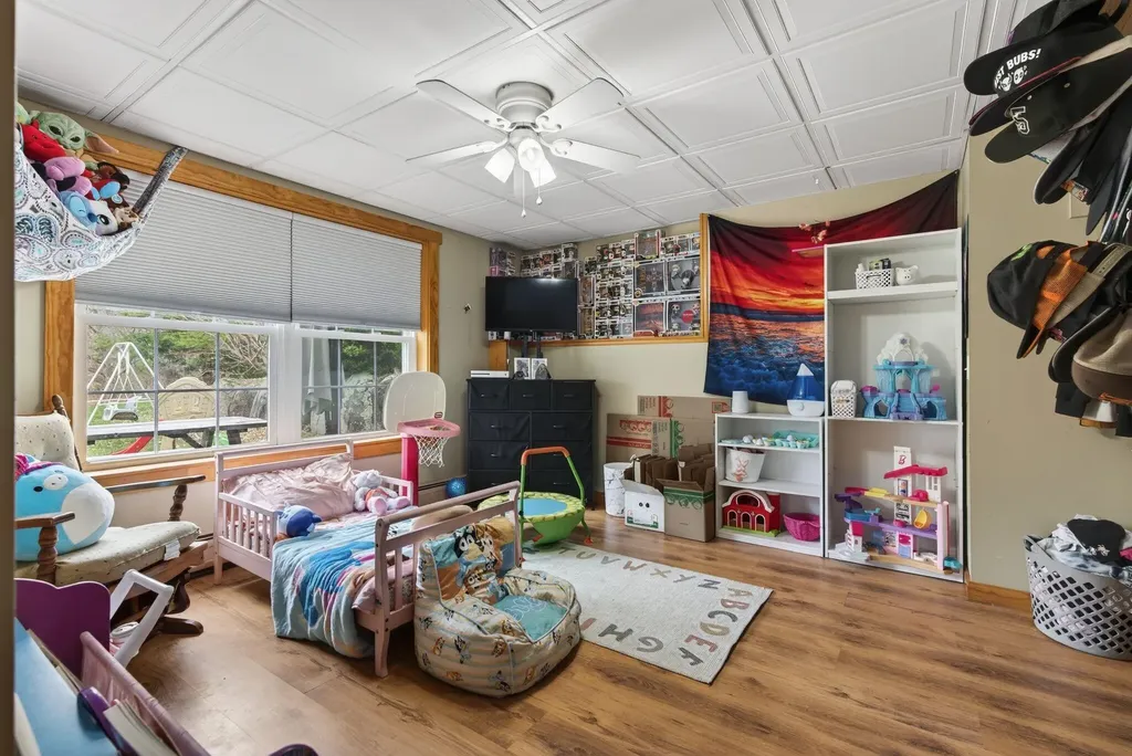 8 Colina Drive Raymond ME 04071