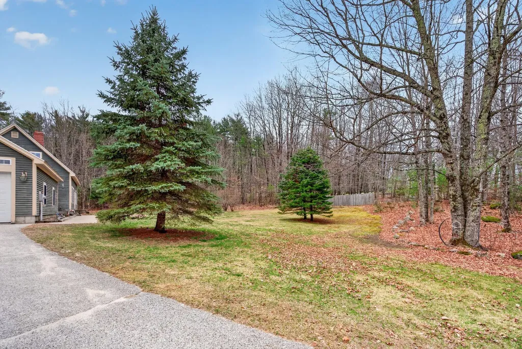 8 Colina Drive Raymond ME 04071