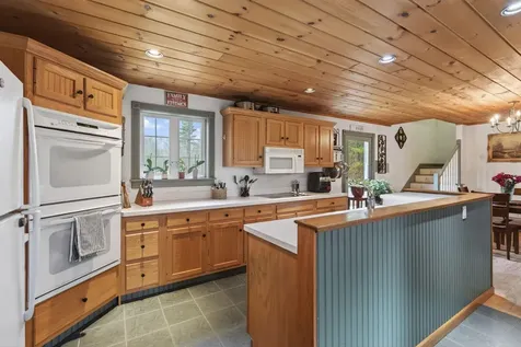 8 Colina Drive Raymond ME 04071