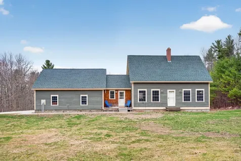 8 Colina Drive Raymond ME 04071
