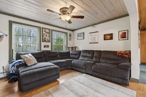 8 Colina Drive Raymond ME 04071
