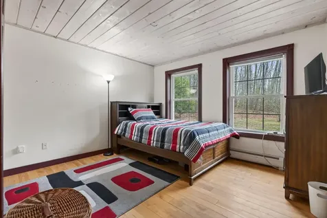 8 Colina Drive Raymond ME 04071