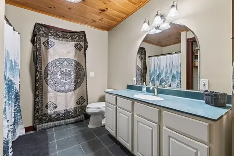 8 Colina Drive Raymond ME 04071
