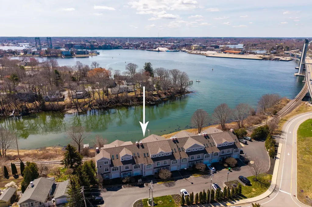 19 Bridge Street Kittery ME 03904