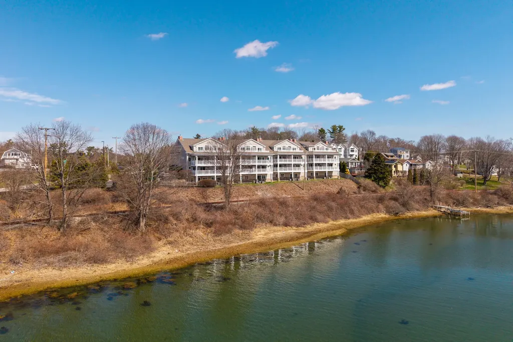 19 Bridge Street Kittery ME 03904