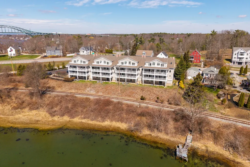 19 Bridge Street Kittery ME 03904