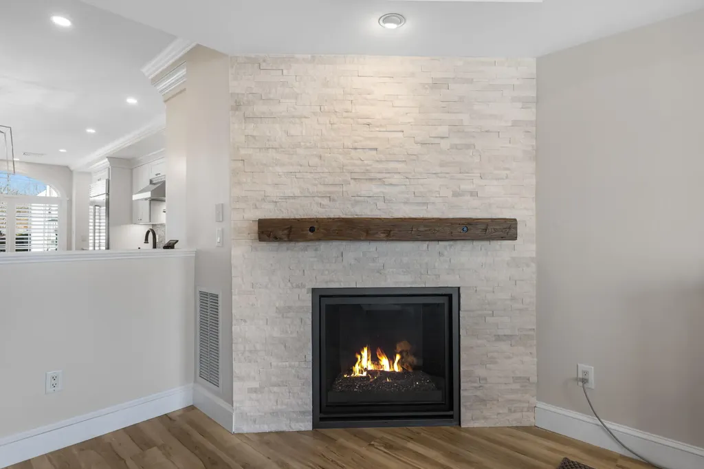 19 Bridge Street Kittery ME 03904