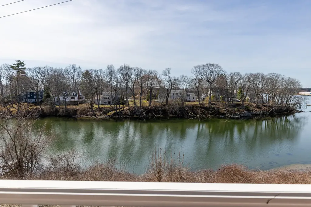 19 Bridge Street Kittery ME 03904