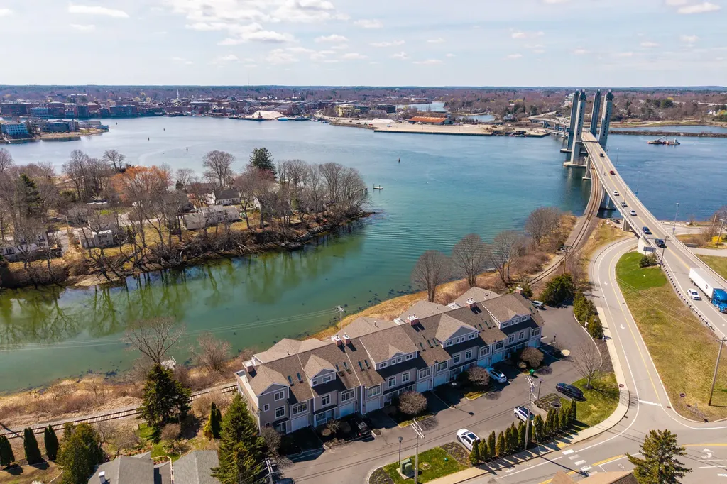 19 Bridge Street Kittery ME 03904