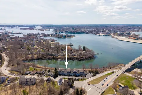 19 Bridge Street Kittery ME 03904