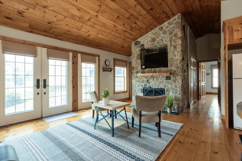 16 Fort Hill Extension Avenue York ME 03909