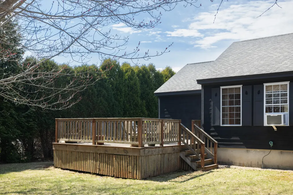 16 Fort Hill Extension Avenue York ME 03909