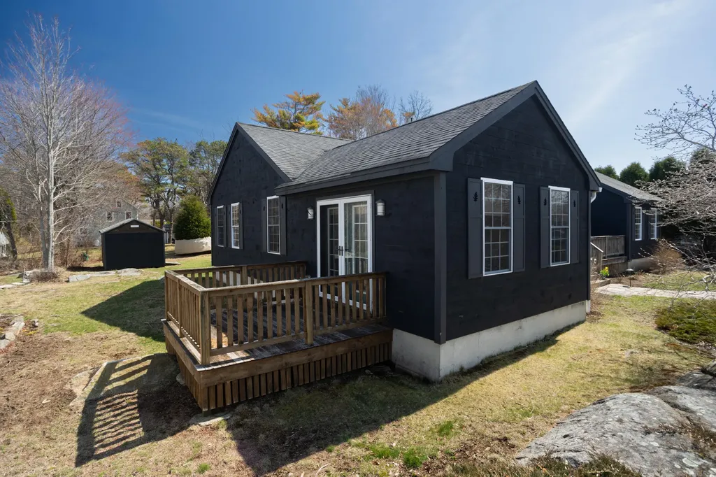 16 Fort Hill Extension Avenue York ME 03909