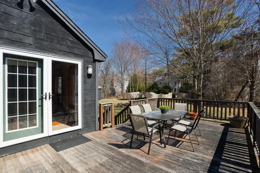 16 Fort Hill Extension Avenue York ME 03909