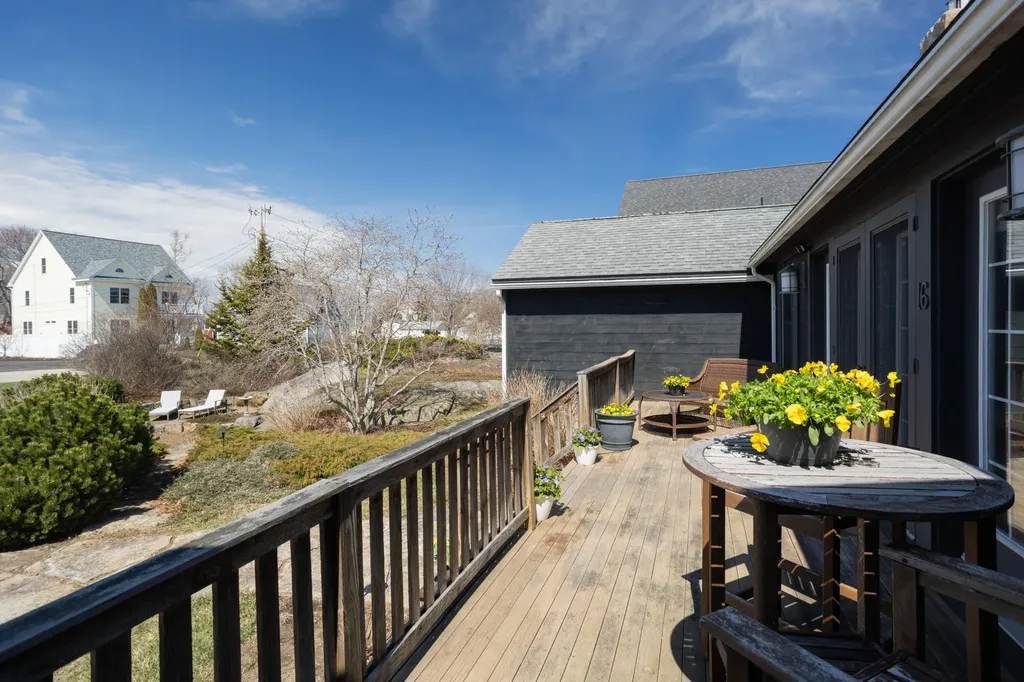 16 Fort Hill Extension Avenue York ME 03909