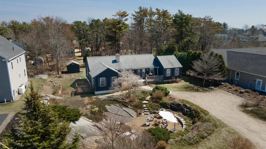 16 Fort Hill Extension Avenue York ME 03909