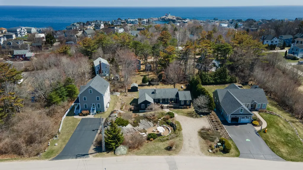 16 Fort Hill Extension Avenue York ME 03909