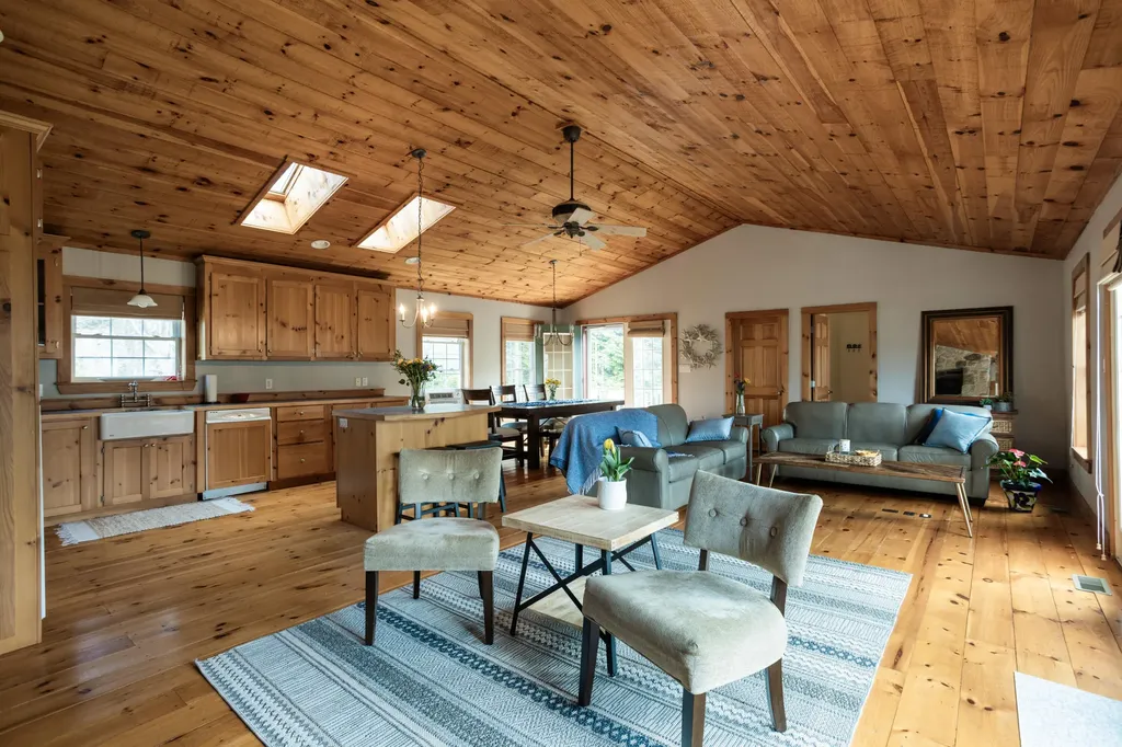 16 Fort Hill Extension Avenue York ME 03909