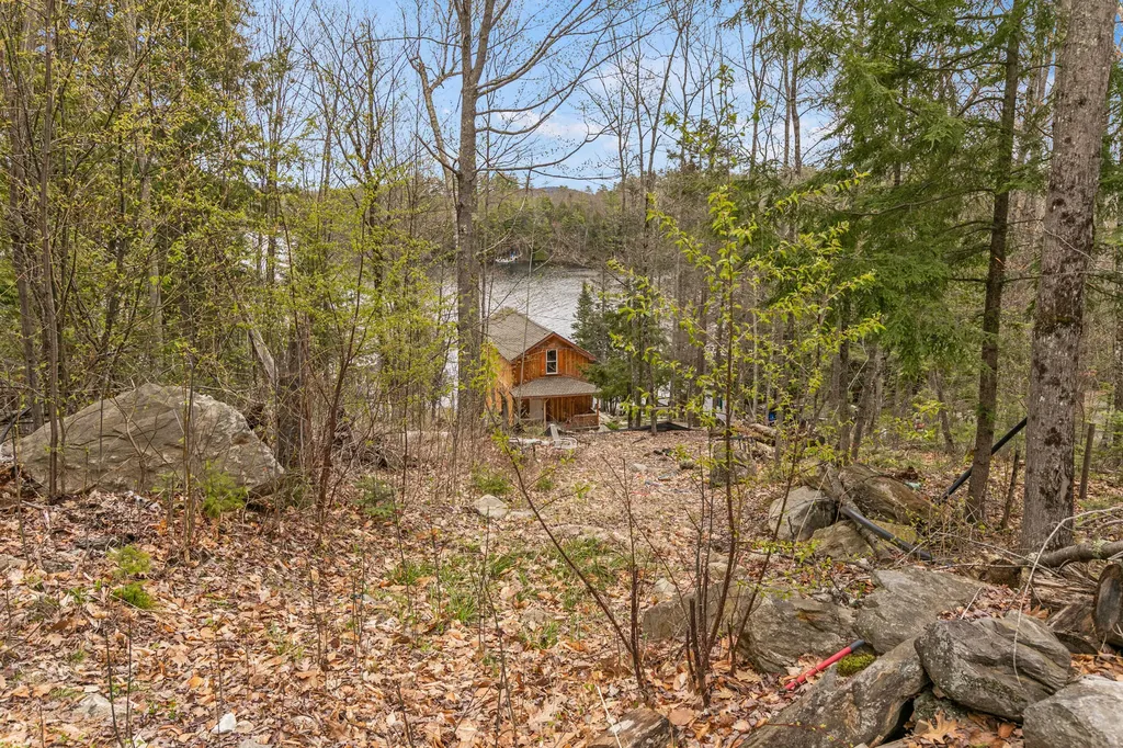 9 Jordan Way Hartford ME 04220
