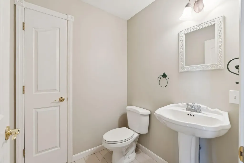 111 Daggett Drive Raymond ME 04071