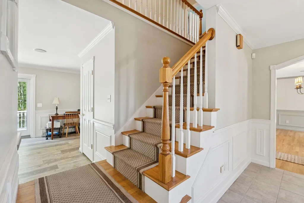111 Daggett Drive Raymond ME 04071