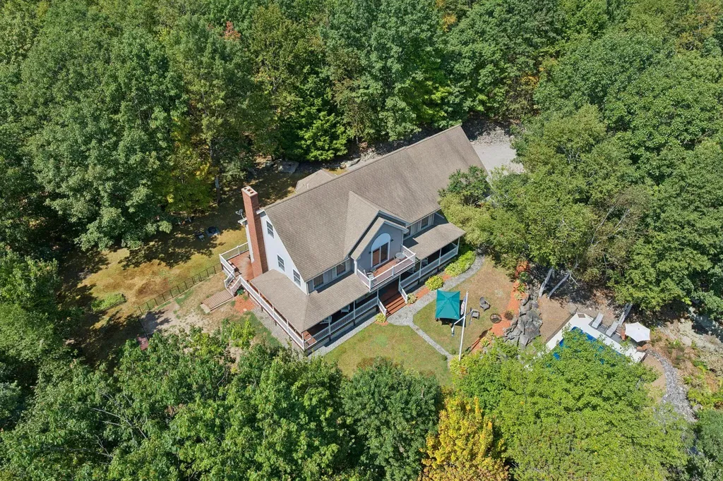 111 Daggett Drive Raymond ME 04071