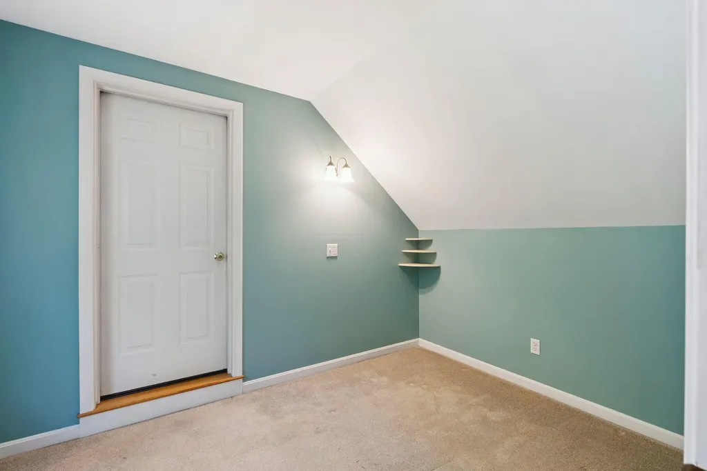 111 Daggett Drive Raymond ME 04071