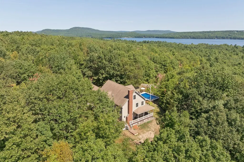 111 Daggett Drive Raymond ME 04071