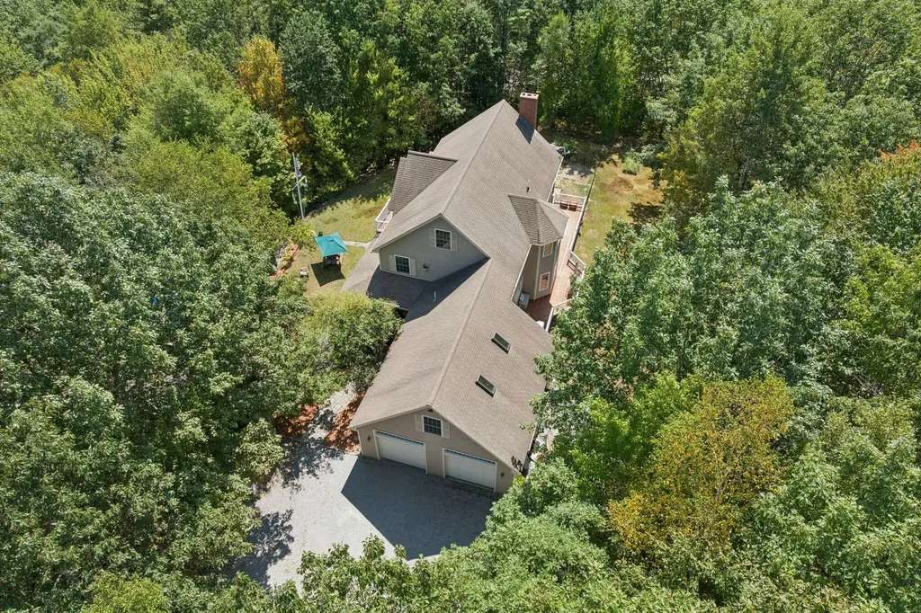 111 Daggett Drive Raymond ME 04071