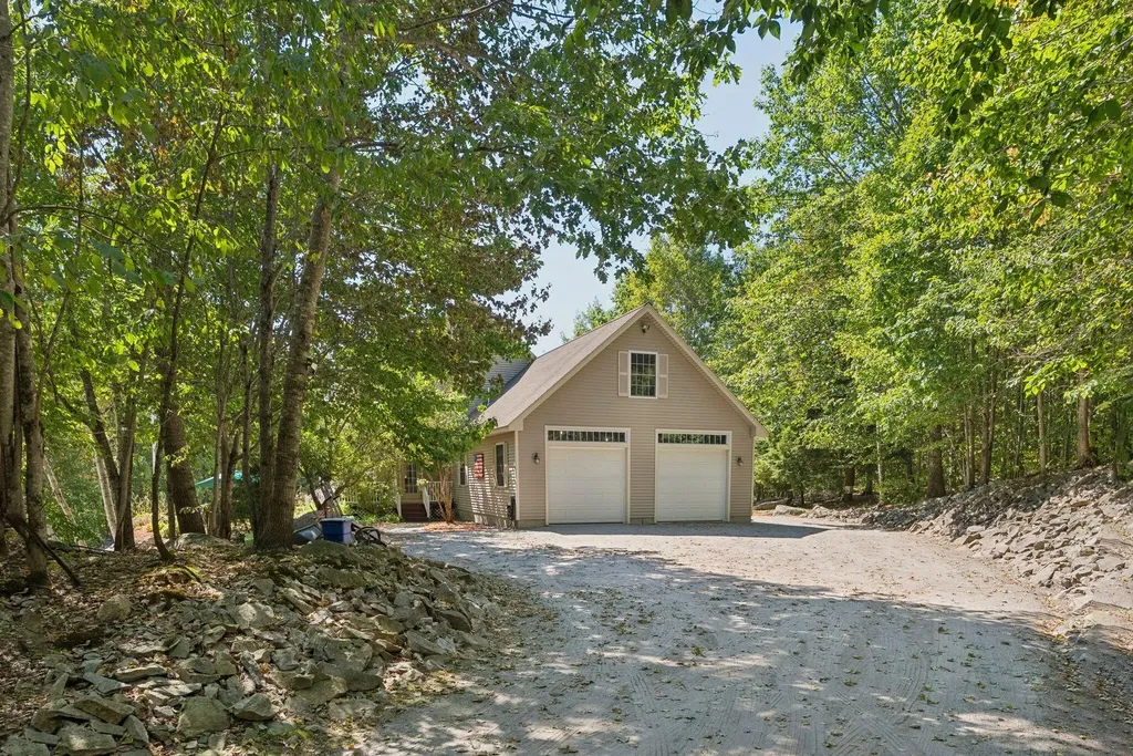 111 Daggett Drive Raymond ME 04071