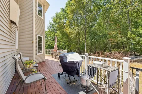111 Daggett Drive Raymond ME 04071