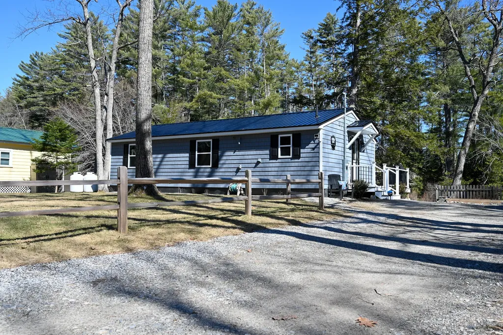 28 Dragon Back Road Naples ME 04055