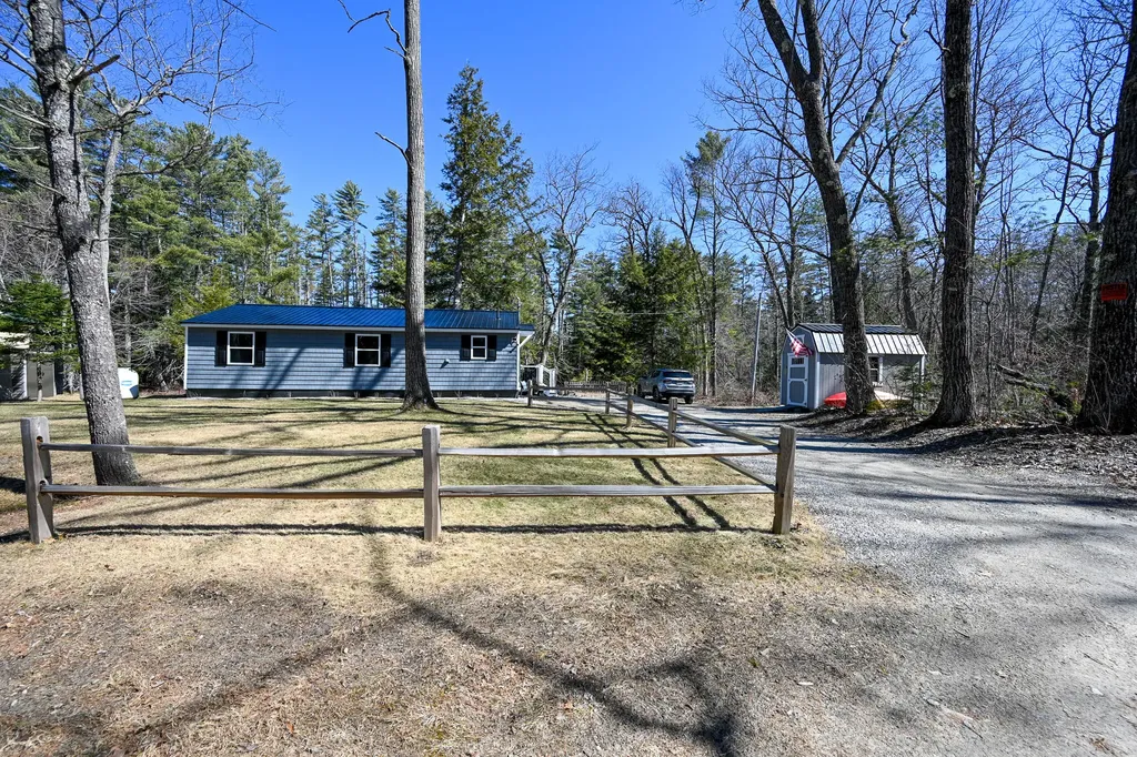 28 Dragon Back Road Naples ME 04055