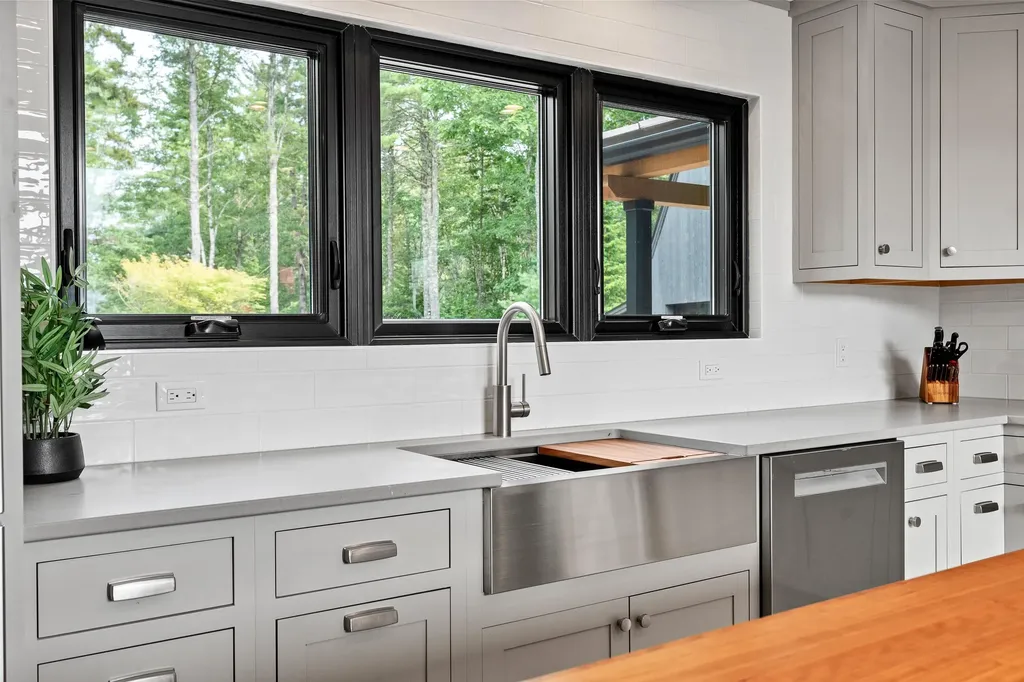 18 High Head Road Edgecomb ME 04556
