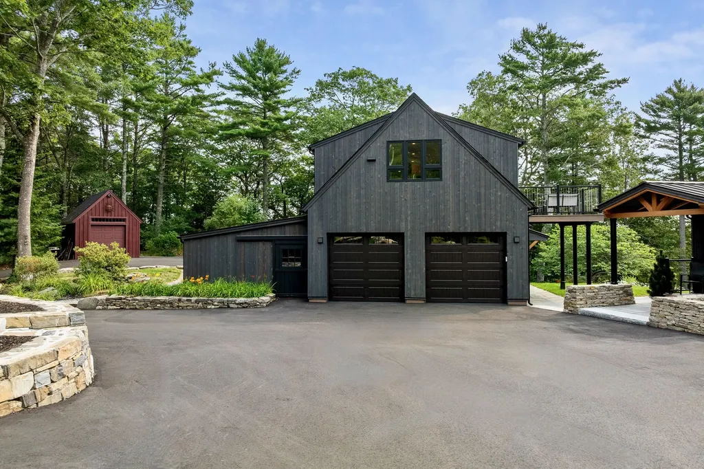18 High Head Road Edgecomb ME 04556