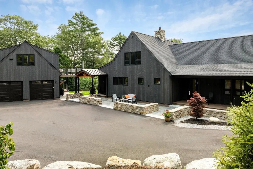 18 High Head Road Edgecomb ME 04556