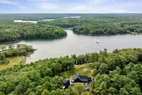 18 High Head Road Edgecomb ME 04556