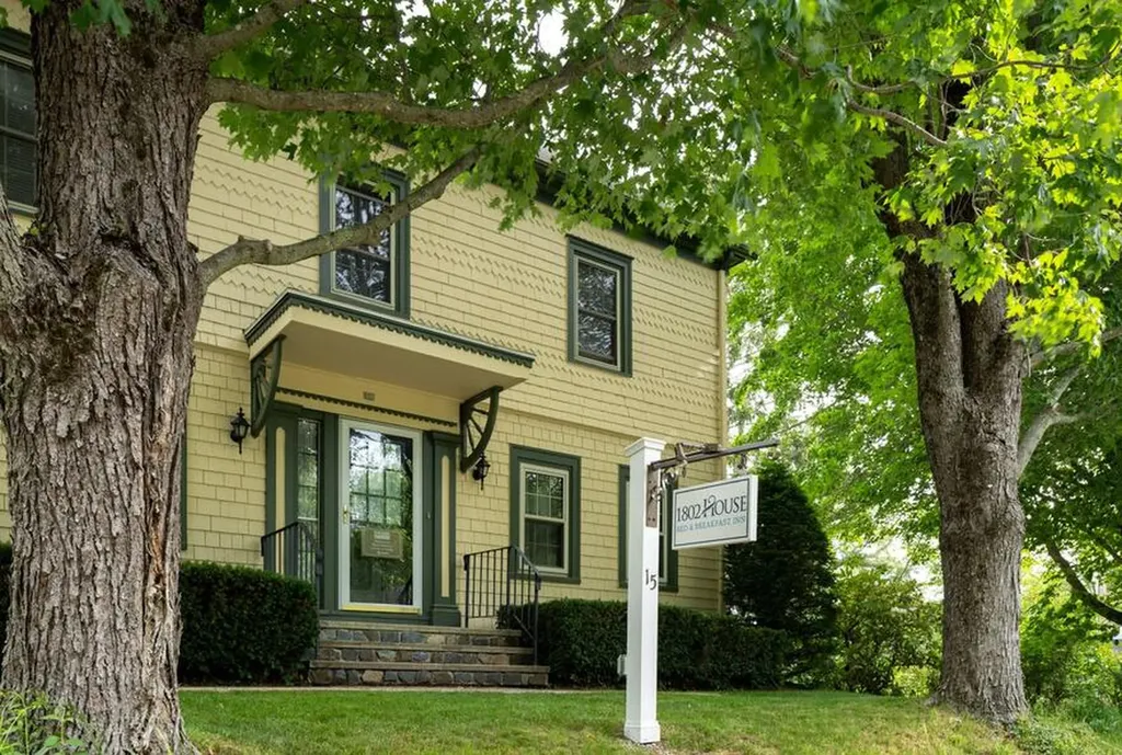 15 Locke Street Kennebunkport ME 04046