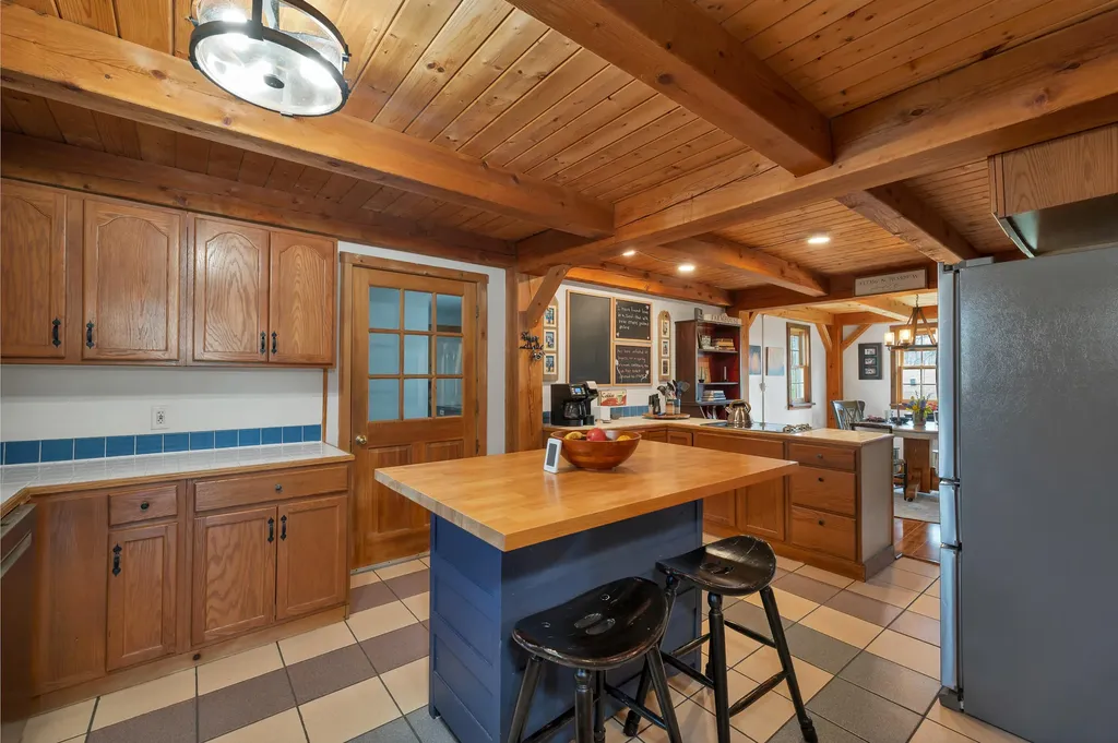 12 Hummingbird Lane Standish ME 04085