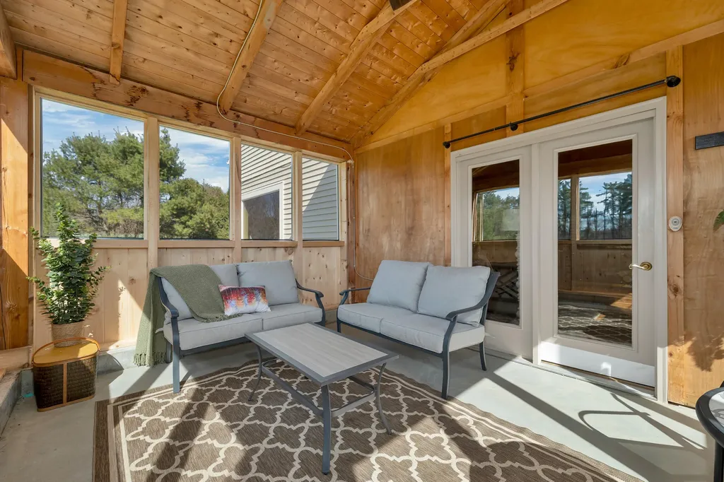 12 Hummingbird Lane Standish ME 04085