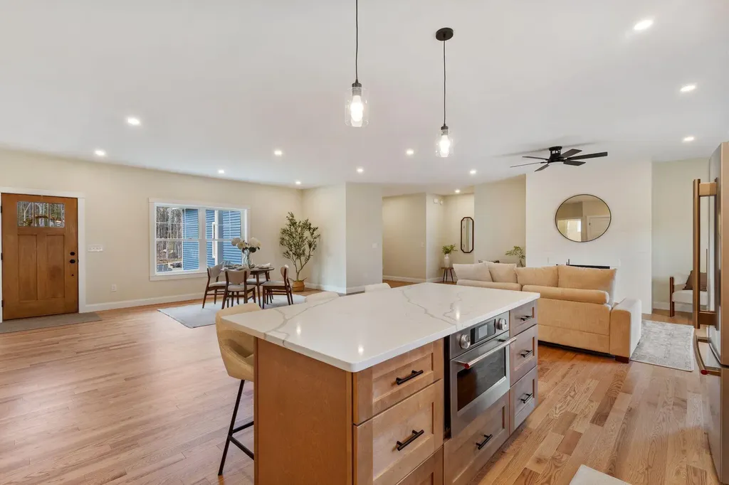 19 Forest Glen Lane Topsham ME 04086