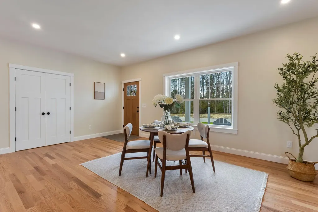 19 Forest Glen Lane Topsham ME 04086