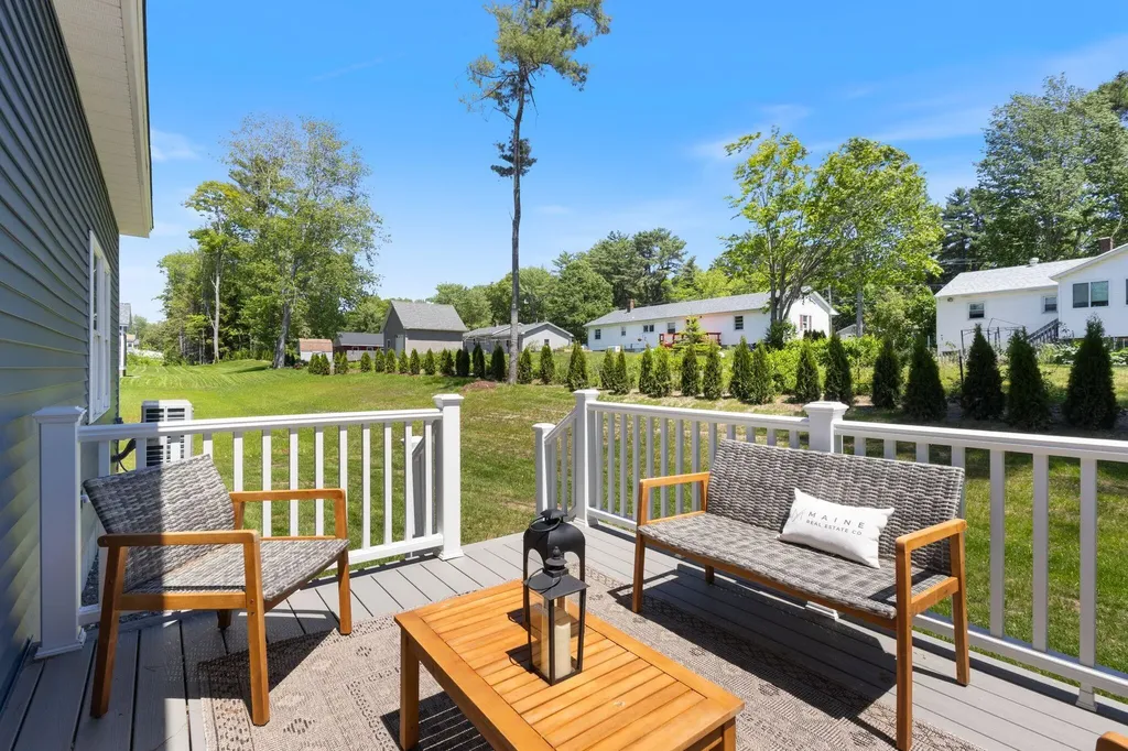 19 Forest Glen Lane Topsham ME 04086