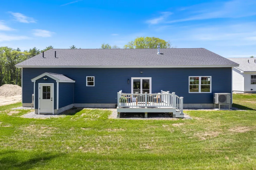 19 Forest Glen Lane Topsham ME 04086