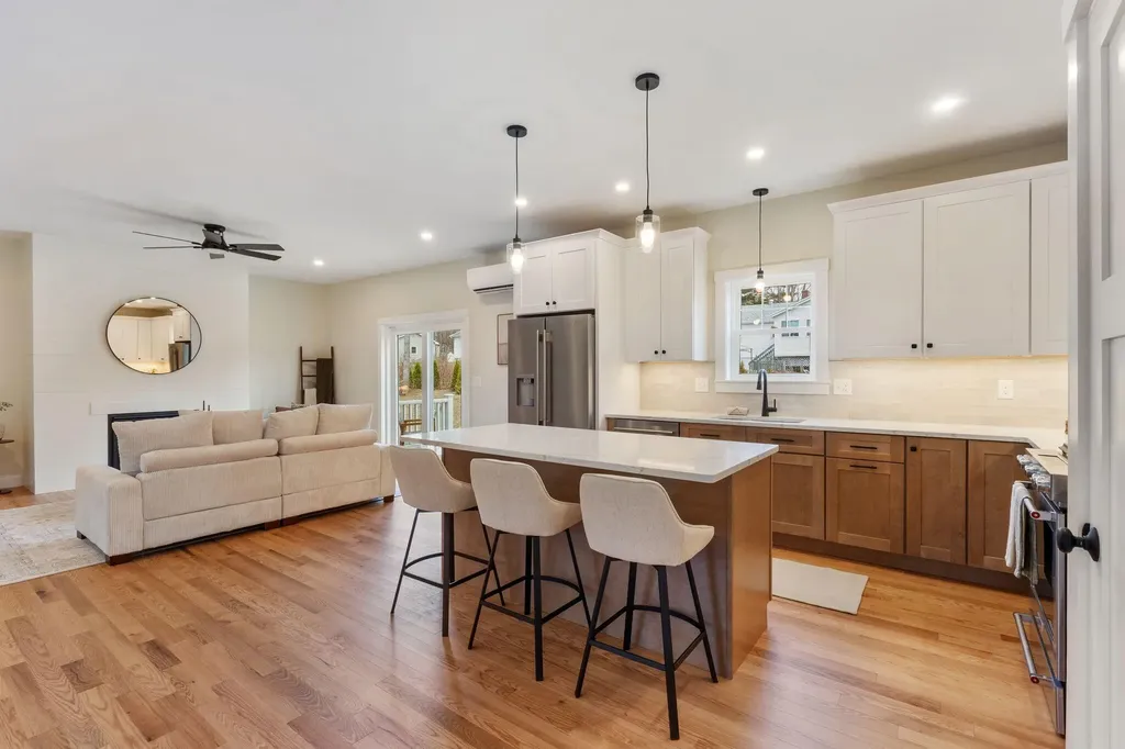 19 Forest Glen Lane Topsham ME 04086