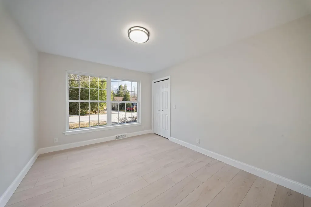 10 Randall Circle Brunswick ME 04011