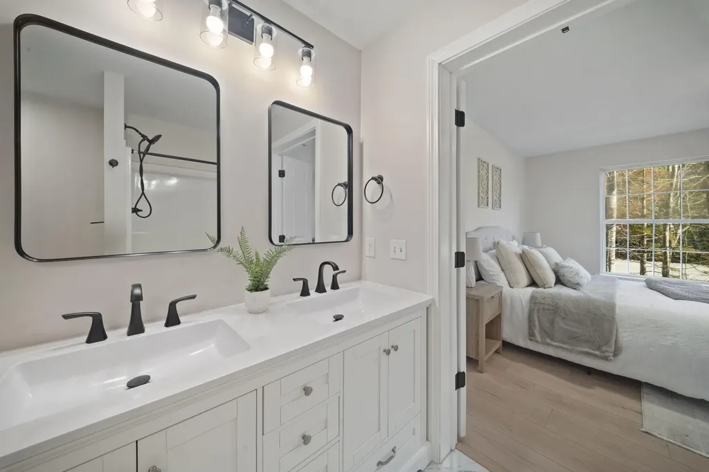 10 Randall Circle Brunswick ME 04011
