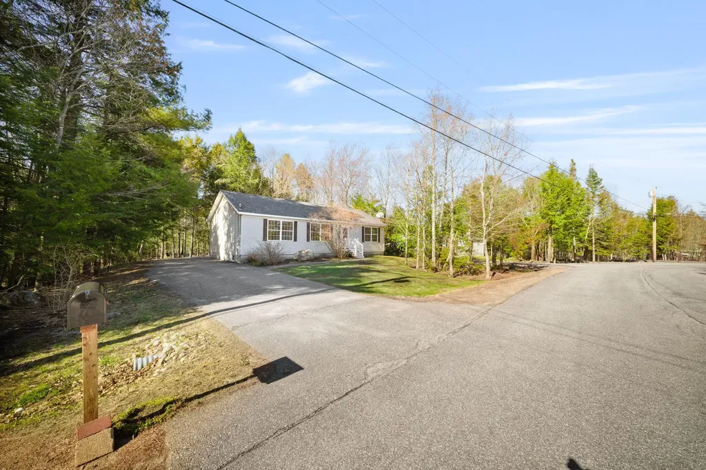 10 Randall Circle Brunswick ME 04011