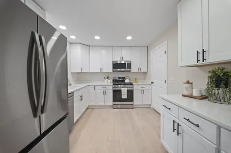 10 Randall Circle Brunswick ME 04011